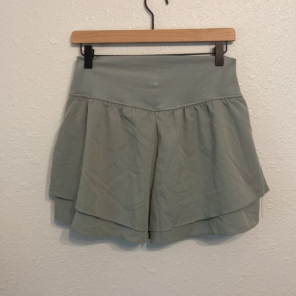 Yogalicious Sage Green Lightsreme Flirty 2 in 1 Short Size XL - Picture 4 of 7